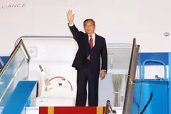 Thủ tướng Trung Quốc Lý Cường tới Hà Nội, bắt đầu thăm chính thức Việt Nam. (Ảnh: Phạm Kiên/TTXVN)