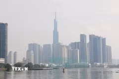 Không khí của Hà Nội và Thành phố Hồ Chí Minh duy trì mức trung bình. (Nguồn: TTXVN)