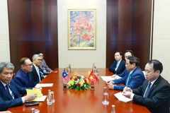 Thủ tướng Phạm Minh Chính gặp Thủ tướng Malaysia Anwar Ibrahim. (Ảnh: Dương Giang/TTXVN)
