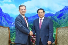 Thủ tướng Phạm Minh Chính tiếp ông Paulo Medas, Trưởng đoàn tham vấn và giám sát kinh tế vĩ mô Việt Nam của Quỹ Tiền tệ Quốc tế (IMF). (Ảnh: Dương Giang/TTXVN)