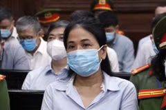 Mai Thị Hồng Hạnh (Giám đốc kiêm Chủ tịch Hội đồng thành viên Công ty Trách nhiệm hữu hạn Thương mại vận tải và Du lịch Xuyên Việt Oil) tại phiên tòa. (Ảnh: Xuân Khu/TTXVN)