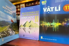 Sách giáo khoa của Nhà xuất bản Giáo dục Việt Nam tại một nhà sách ở Hà Nội. (Nguồn: Vietnam+)