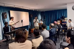 Đại sứ Việt Nam tại Singapore Mai Phước Dũng phát biểu tại buổi quyên góp. (Ảnh: Lê Dương/TTXVN)
