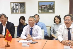 Phó Bí thư thường trực Tỉnh ủy, Chủ tịch Hội đồng Nhân dân tỉnh Quảng Nam Nguyễn Đức Dũng (giữa) làm việc với Bí thư thứ nhất Tỉnh ủy Matanzas, ông Mario Sabines Lorenzo. (Ảnh: Việt Hùng/TTXVN)