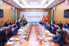Ông Lê Hoài Trung, Bí thư Trung ương Đảng, Trưởng Ban Đối ngoại Trung ương làm việc với Đoàn Trưởng Cơ quan đại diện Việt Nam tại nước ngoài nhiệm kỳ 2024-2027 chiều 27/2/2024 tại Hà Nội. (Ảnh: Phương Hoa/TTXVN)