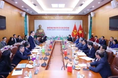 Ông Lê Hoài Trung, Bí thư Trung ương Đảng, Trưởng Ban Đối ngoại Trung ương làm việc với Đoàn Trưởng Cơ quan đại diện Việt Nam tại nước ngoài nhiệm kỳ 2024-2027 chiều 27/2/2024 tại Hà Nội. (Ảnh: Phương Hoa/TTXVN)