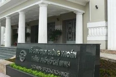 HoSE nhắc nhở lần thứ 2 đối với GMD, PVF về việc nộp Báo cáo thường niên năm 2009.