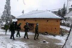 Bộ đội đồn biên phòng tuần tra trong điều kiện khắc nghiệt băng giá, mưa tuyết. Ảnh minh họa. (Ảnh: Quốc Khánh/TTXVN)