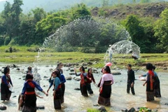 Cuộc sống bình yên của người Lào bên dòng suối Nặm Ngam