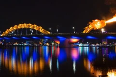 Khát vọng lớn lao ẩn sau hình ảnh Cầu Rồng phun lửa ở Đà Nẵng