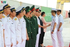 Hai tàu quét mìn của Lực lượng Tự vệ trên biển Nhật Bản cập cảng Tiên Sa bắt đầu chuyến thăm hữu nghị thành phố Đà Nẵng. (Ảnh: Trần Lê Lâm/TTXVN)