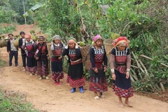 Trang phục truyền thống của người Phù Lá tại Lào Cai