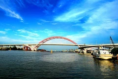 Sông Cấm. (Ảnh: An Đăng/TTXVN)