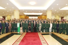 Tổng Bí thư, Chủ tịch nước Nguyễn Phú Trọng, Bí thư Quân ủy Trung ương với các đại biểu điển hình tiên tiến toàn quốc. (Ảnh: Trí Dũng/TTXVN)