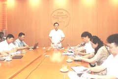 Ông Chử Xuân Dũng, Phó Chủ tịch Ủy ban Nhân dân thành phố Hà Nội phát biểu tại cuộc họp của Ban Chỉ đạo phòng, chống dịch bệnh thành phố. (Ảnh: PV/Vietnam+)