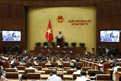Quốc hội thảo luận ở hội trường về việc thực hiện chính sách, pháp luật về thực hành tiết kiệm, chống lãng phí. (Ảnh: An Đăng/TTXVN)