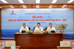 Đoàn Chủ tịch điều hành hội nghị. (Ảnh: PV/Vietnam+)