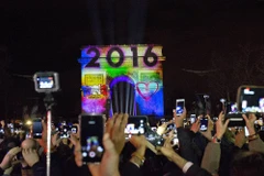 [Photo] Muôn kiểu đón Năm Mới 2016 trên khắp hành tinh