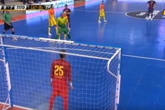 [Video] Các siêu sao của Barcelona chơi futsal cực "đỉnh"