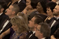 Leo DiCaprio dẫn... mẹ đi dự lễ trao giải Oscar để phá dớp