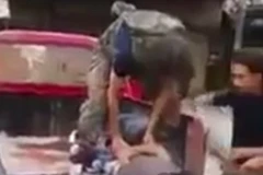 Chấn động đoạn video phiến quân Syria cắt đầu một bé trai