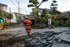 Khung cảnh hoang tàn sau 2 trận động đất ở tỉnh Kumamoto