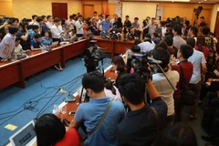 [Photo] Nóng bỏng cuôc họp báo về vụ cá chết ở Biển Miền Trung