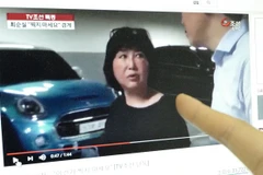 Người phụ nữ bị cáo buộc đứng sau Tổng thống Hàn Quốc trở lại Seoul