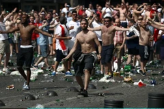 Cổ động viên Nga thoát án, 6 cổ động viên Anh phải ra hầu tòa