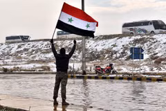 Người dân Aleppo đổ ra đường ăn mừng thành phố được giải phóng