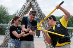 Cặp đôi người Ukraine đã quyết định đường ai nấy đi sau 123 ngày trải nghiệm còng tay. (Nguồn: reuters.com)