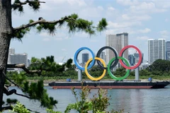 Biểu tượng Olympic tại Tokyo (Nhật Bản). (Ảnh: THX/TTXVN)