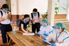 Một điểm tiêm vaccine ngừa COVID-19 tại tỉnh Luang Prabang, Lào. (Ảnh: THX/TTXVN)