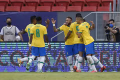 Neymar (giữa) ăn mừng cùng các đồng đội Brazil sau khi ghi bàn vào lưới Venezuela trong trận đấu bảng B Copa America 2021 ở Brasilia, Brazil, ngày 13/6/2021. (Ảnh: THX/TTXVN)