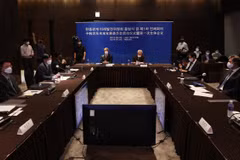 Phiên khai mạc của Ủy ban Vì phát triển quan hệ Hàn-Trung hướng tới tương lai tại Seoul (Hàn Quốc), ngày 24/8/2021. (Nguồn: koreaherald.com)