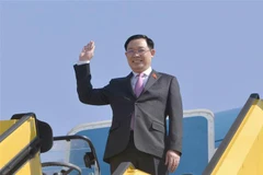 Chủ tịch Quốc hội Vương Đình Huệ đến sân bay quốc tế Vienna (Áo). (Ảnh: Doãn Tấn/TTXVN)