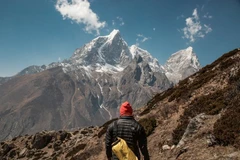 Năm ngoái, Everest đã phải đóng cửa do đại dịch Covid-19, nhưng năm nay, người đàn ông này đã một lần nữa thử sức và ghi tên mình vào sử sách. (Nguồn: odditycentral.com)