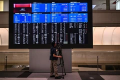 Bảng chỉ số chứng khoán tại Sàn giao dịch Chứng khoán Tokyo (Nhật Bản). (Ảnh: AFP/TTXVN)