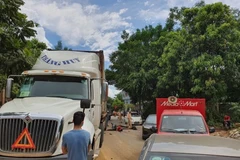 Hiện trường vụ tai nạn xảy ra tại xã Vũ Bình, huyện Lạc Sơn (Hòa Bình), chiều 23/8/2021. (Nguồn: laodong.vn)