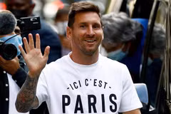 Lionel Messi tới thủ đô Paris (Pháp) để ký hợp đồng với Paris Saint-Germain, ngày 10/8/2021. (Ảnh: AFP/TTXVN)