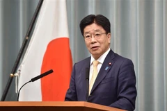 Chánh văn phòng Nội các Nhật Bản Kato Katsunobu phát biểu tại một cuộc họp báo ở Tokyo ngày 16/9/2020. (Ảnh: AFP/TTXVN)