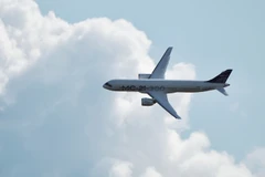 Máy bay Nga trên bầu trời thủ đô Moskva. (Ảnh: AFP/TTXVN)