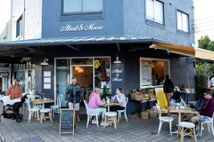 Giới chức Australia nỗ lực "giải cứu" ngành dịch vụ trước những tác động của dịch bệnh. (Ảnh: Getty)