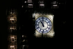 Thế giới đón Năm mới 2021 trong bình lặng do dịch COVID-19