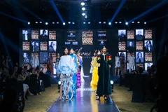 Vietnam International Fashion Week “nhá hàng” thiết kế đặc sắc sắp ra mắt. (Ảnh: PV/Vietnam+)