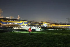 Hiện trường vụ tai nạn đường sắt tại Voorschoten, Hà Lan. (Ảnh: Sleutelstad/TTXVN)