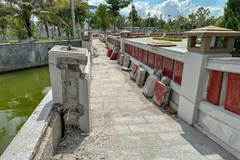 Một hạng mục trong đền thờ Vua Hùng ở Cần Thơ bị lún, nứt phải sửa chữa. (Ảnh:Thanh Liêm/TTXVN)
