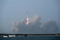 Tàu vũ trụ Starship thế hệ mới được phóng từ Sân bay vũ trụ Starbase của SpaceX ở Boca Chica, bang Texas, Mỹ. (Ảnh: AFP/TTXVN)
