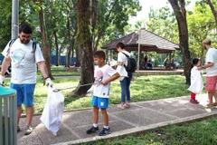 Trẻ em tham gia các hoạt động tại công viên 23/9. (Ảnh: Xuân Khu/TTXVN)