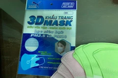 Các khẩu trang tại cơ sở này đều không có nguồn gốc, xuất xứ rõ ràng. (Ảnh: PV/Vietnam+) 